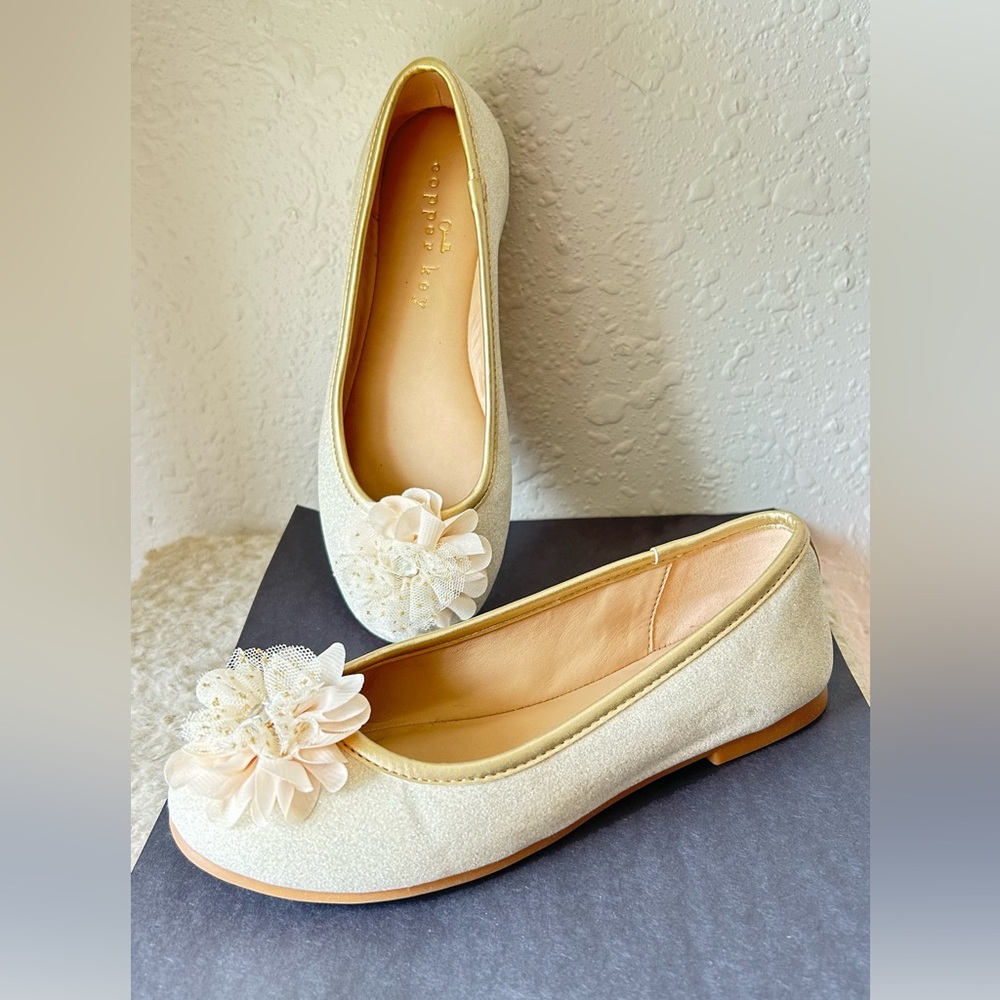 Copper Key Girls’ Elegant Cream Flats with Floral Accent